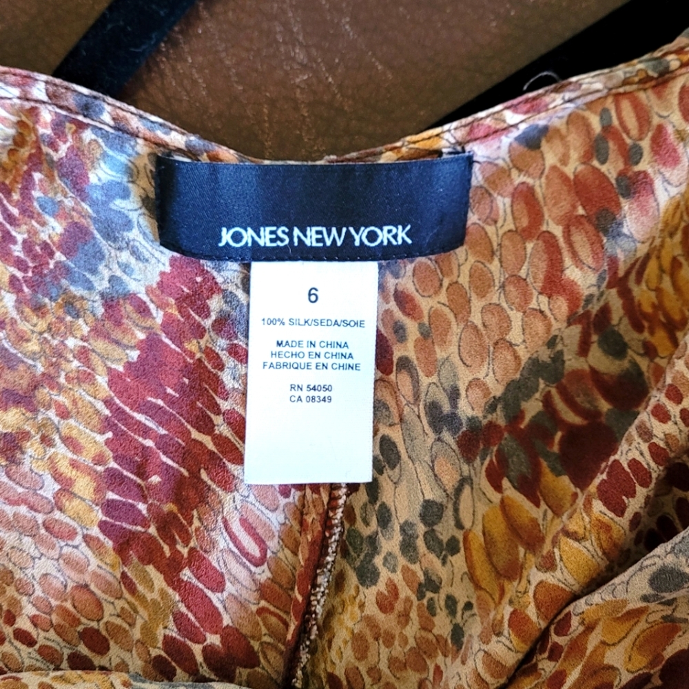 Jones of New York silk top size 6